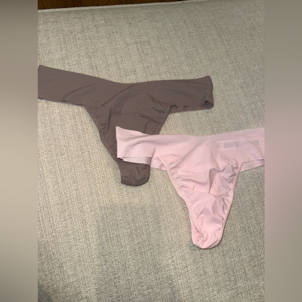 Hanky Panky Breathe Assorted 2 Pack V-Cut Thongs